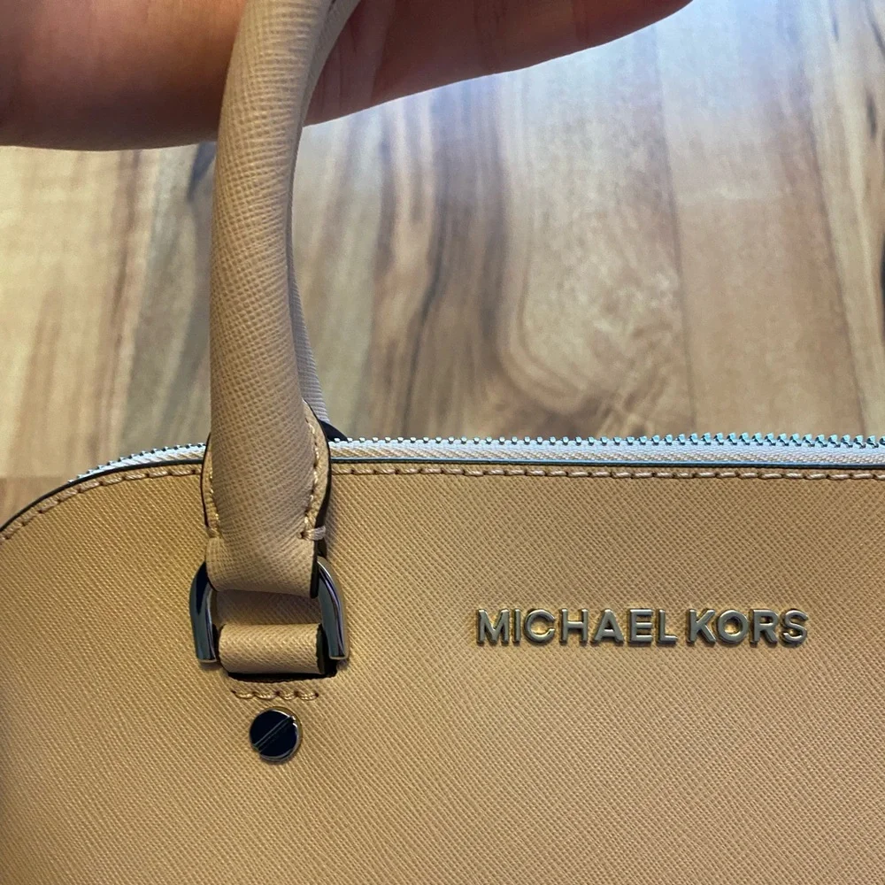 Michael Kors Cindy Dome satchel medium USED ONCE - Picture 10 of 14